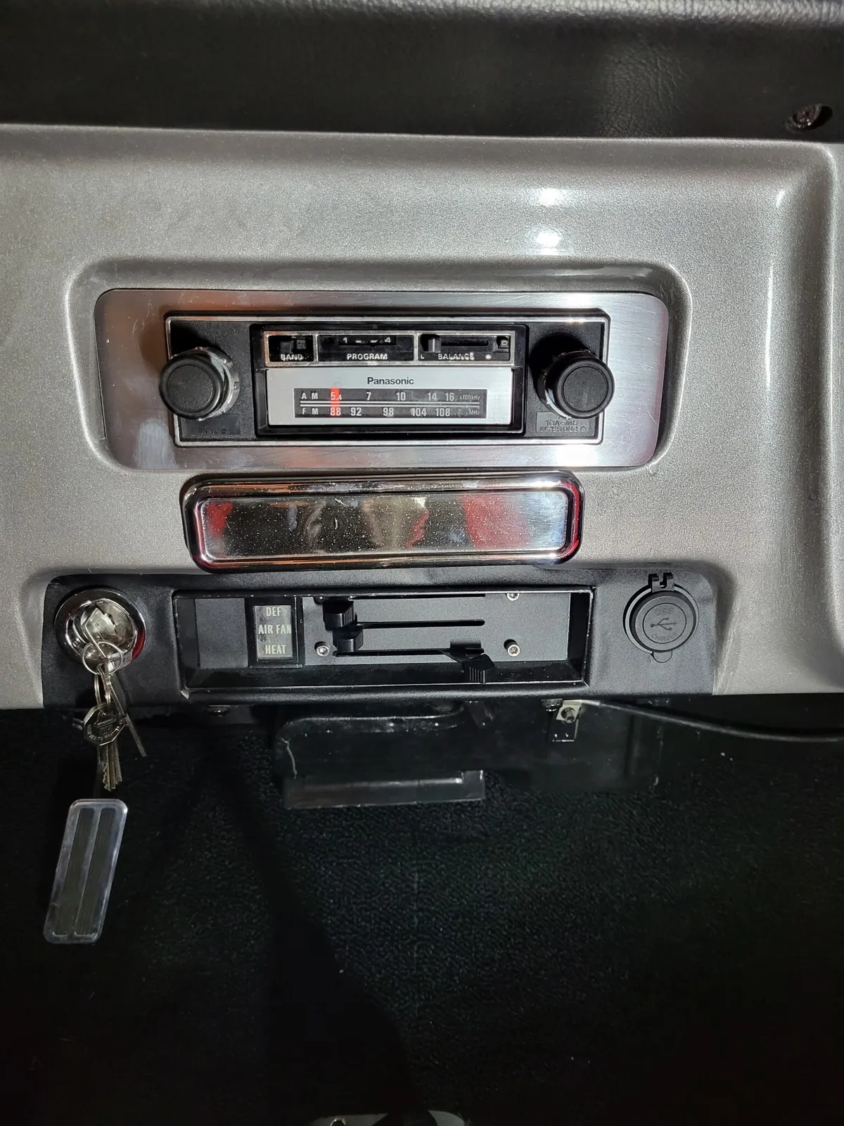 Gmc-C10-1967-Charcoal-Metallic-Black-amp-Red-10