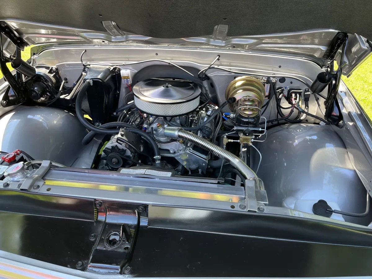Gmc-C10-1967-Charcoal-Metallic-Black-amp-Red-11