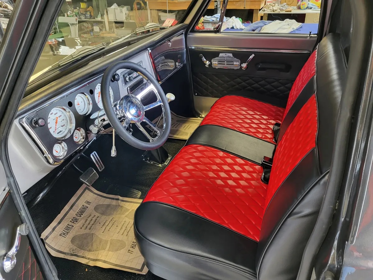 Gmc-C10-1967-Charcoal-Metallic-Black-amp-Red-12