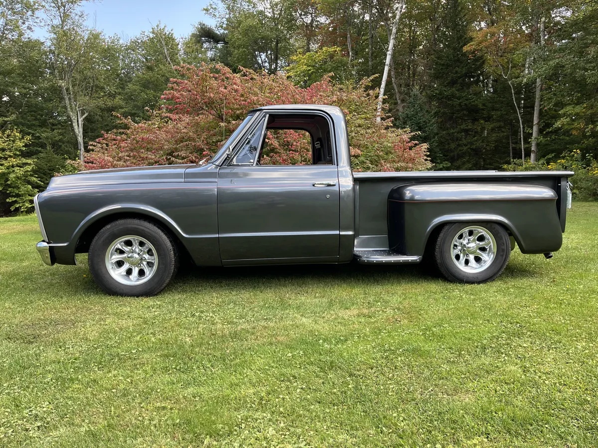 Gmc-C10-1967-Charcoal-Metallic-Black-amp-Red-2