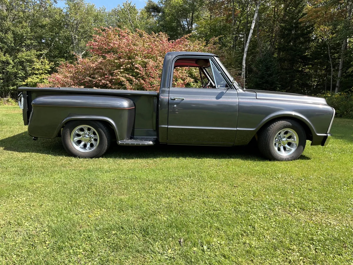 Gmc-C10-1967-Charcoal-Metallic-Black-amp-Red-3