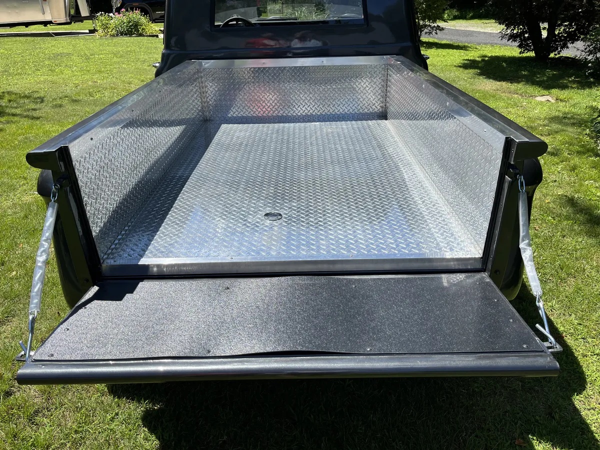 Gmc-C10-1967-Charcoal-Metallic-Black-amp-Red-5