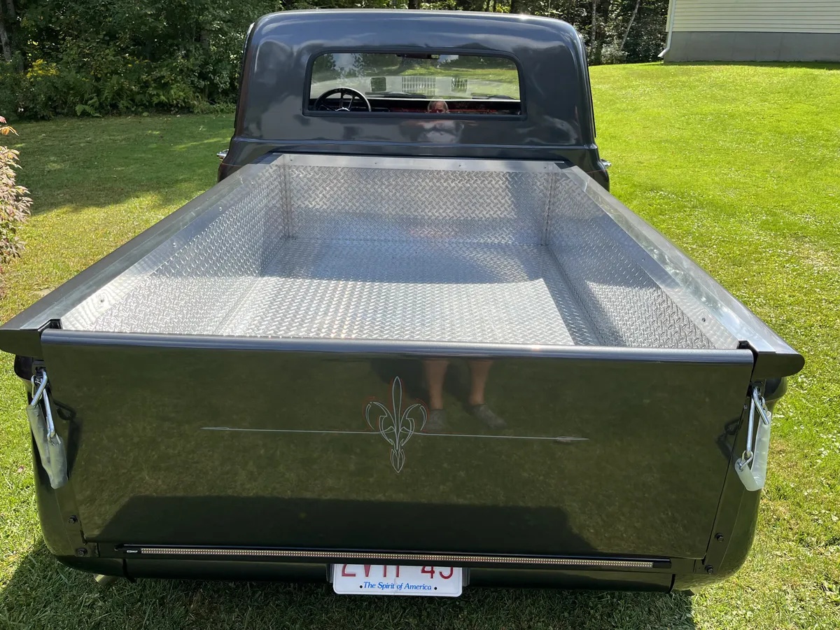 Gmc-C10-1967-Charcoal-Metallic-Black-amp-Red