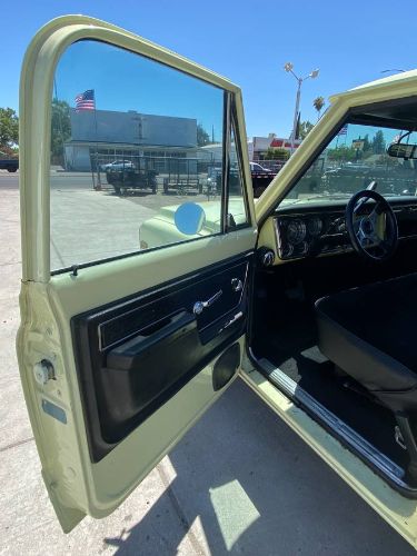 Gmc-C10-1972-Yellow-10