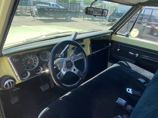 Gmc-C10-1972-Yellow-11
