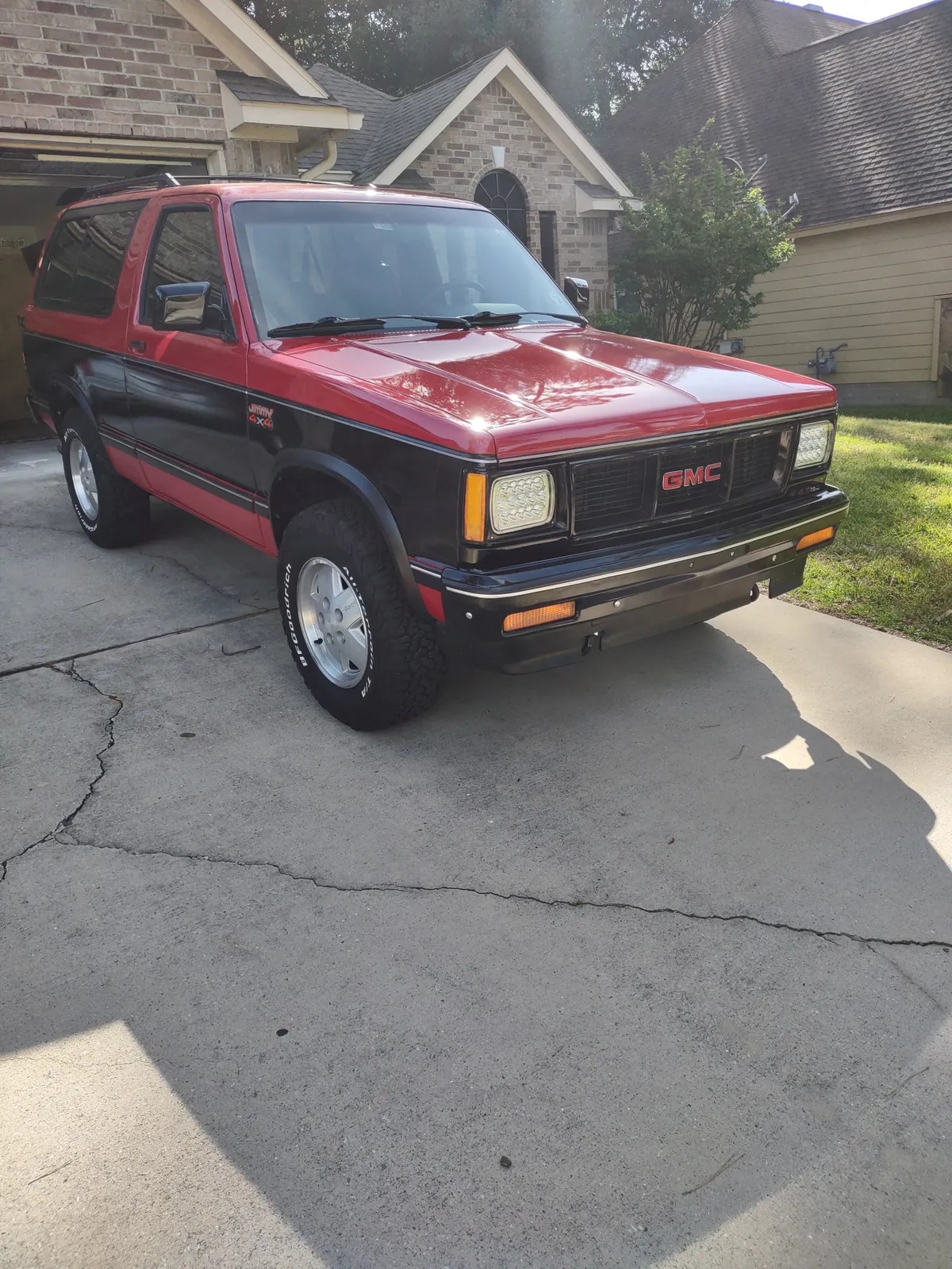 Gmc-S15-jimmy-1990-Red-Charcoal-1