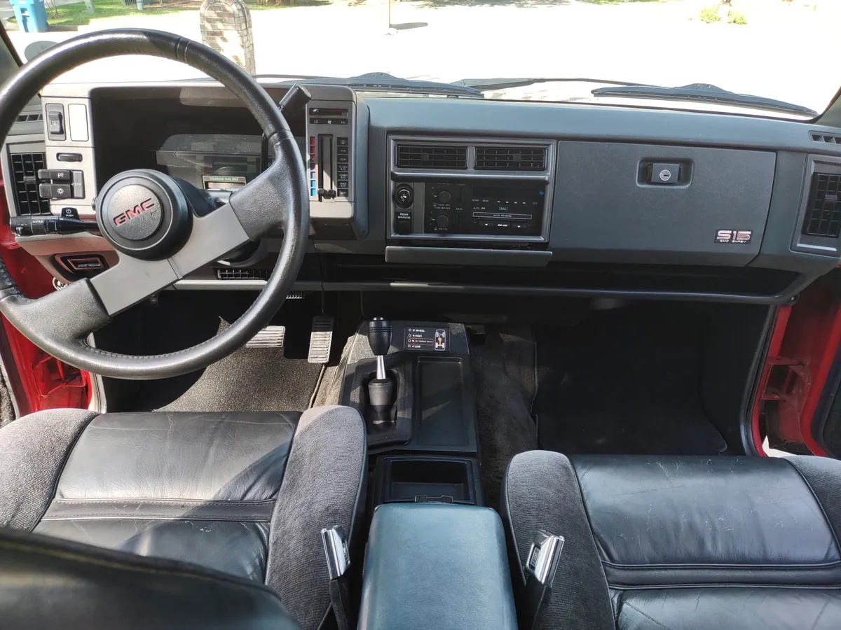 Gmc-S15-jimmy-1990-Red-Charcoal-2