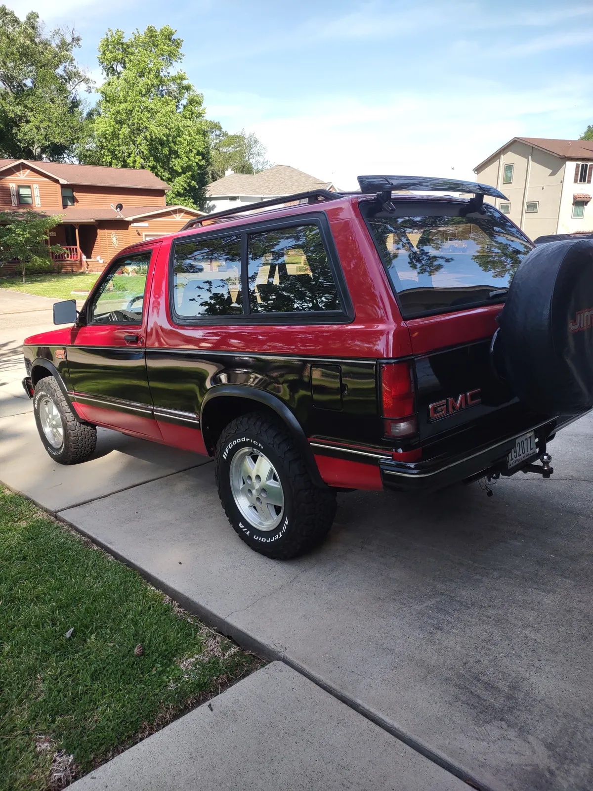 Gmc-S15-jimmy-1990-Red-Charcoal