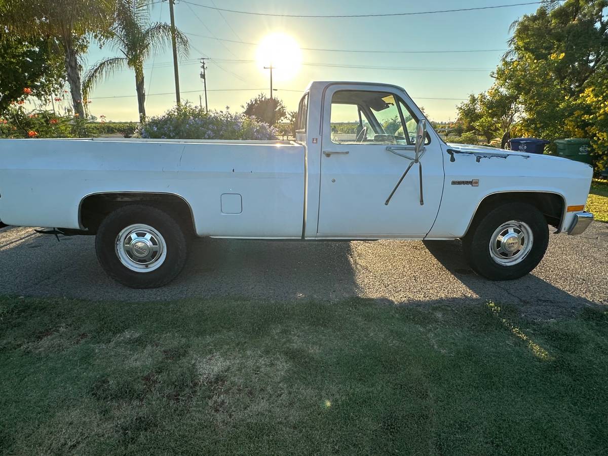 Gmc-c2500-1984-white-1