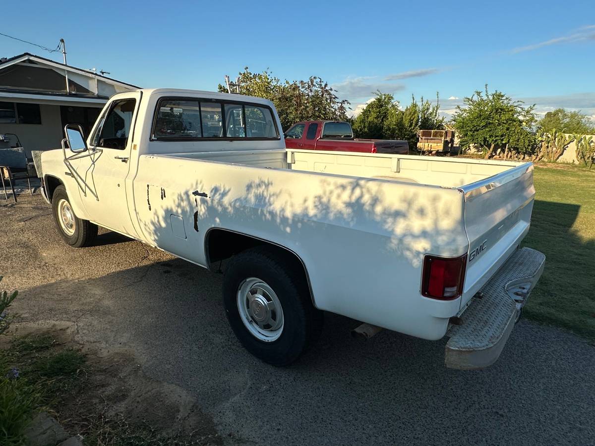 Gmc-c2500-1984-white-3
