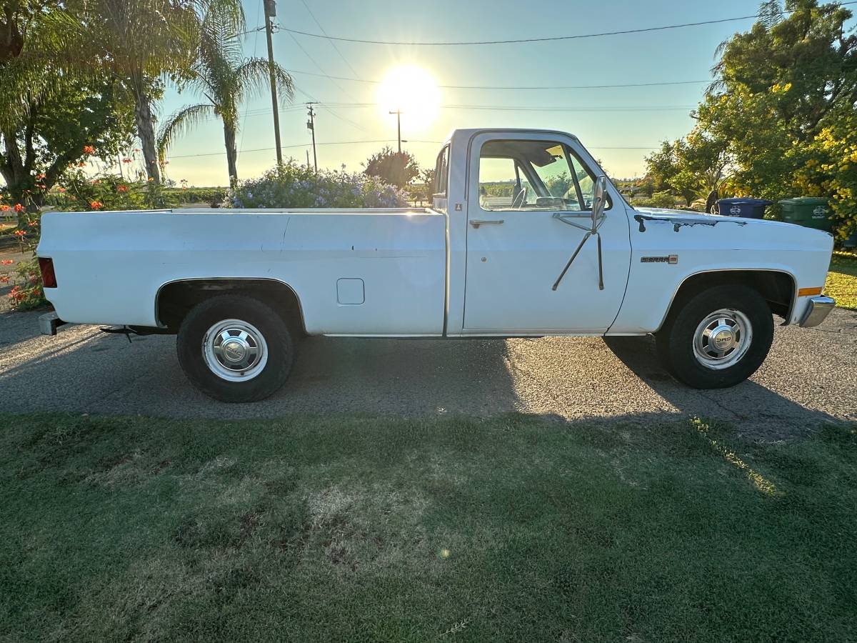 Gmc-c2500-1984-white-5