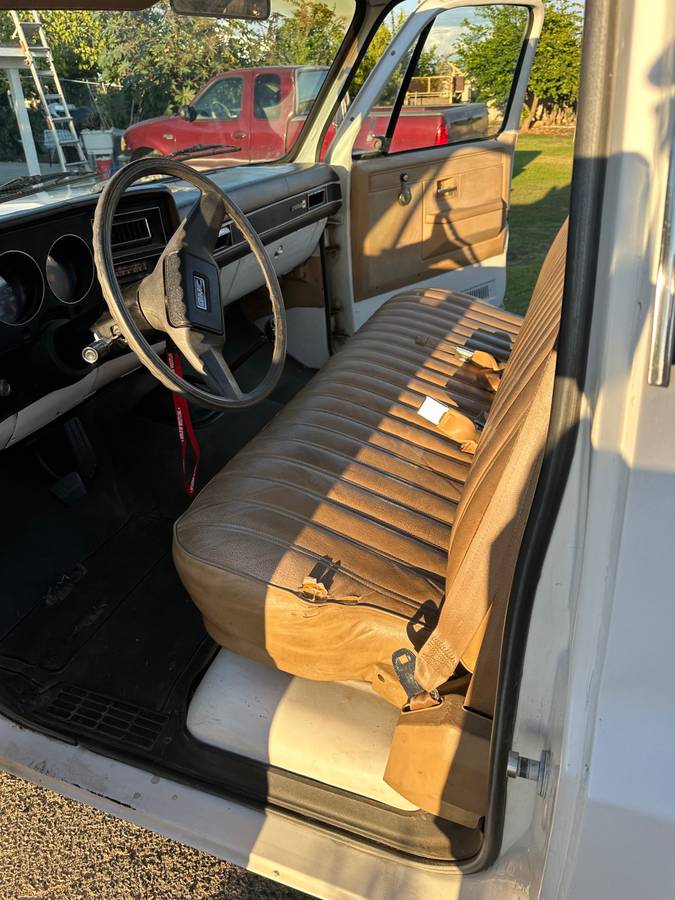Gmc-c2500-1984-white-7