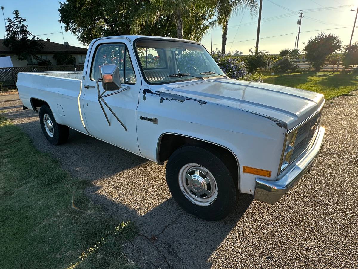 Gmc-c2500-1984-white-8