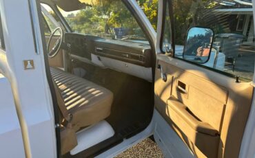 Gmc-c2500-1984-white-9