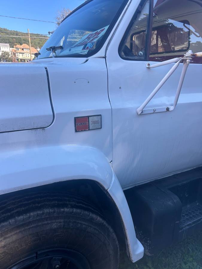 Gmc-c7-7000-medium-duty-medium-conventional-97.5-1984-white-9