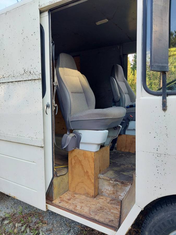 Gmc-p30-step-van-1974-white-3