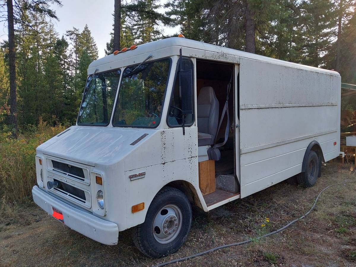 Gmc-p30-step-van-1974-white-4