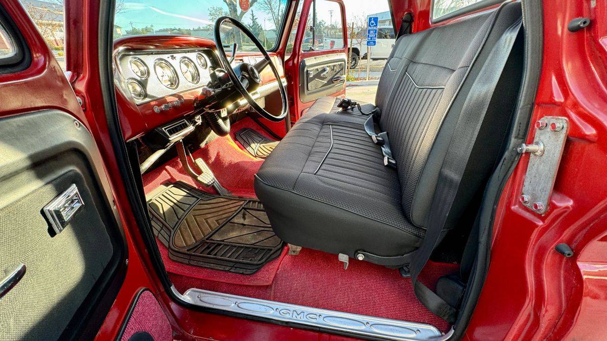 Gmc-pickup-resto-mod-1964-red-10