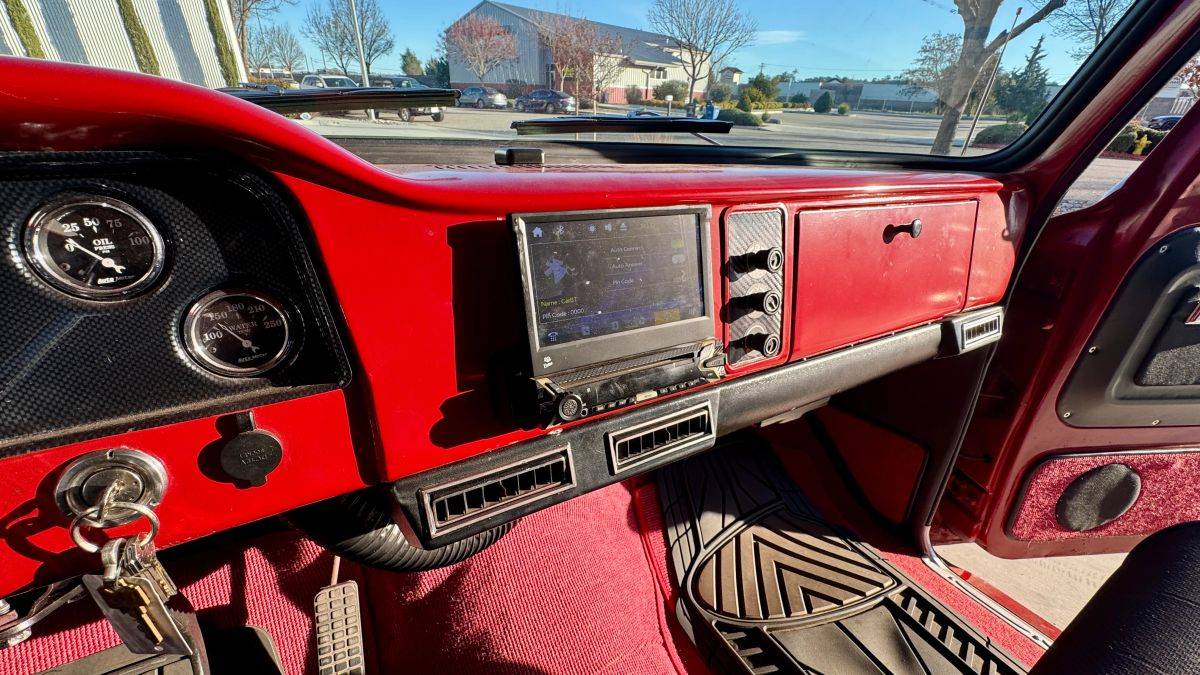 Gmc-pickup-resto-mod-1964-red-12