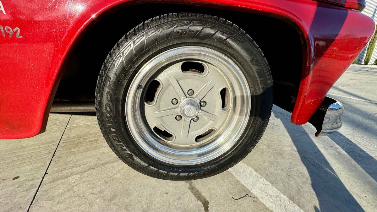 Gmc-pickup-resto-mod-1964-red-16