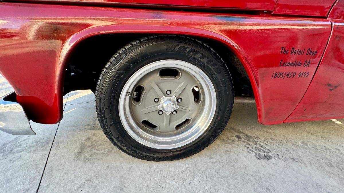 Gmc-pickup-resto-mod-1964-red-19