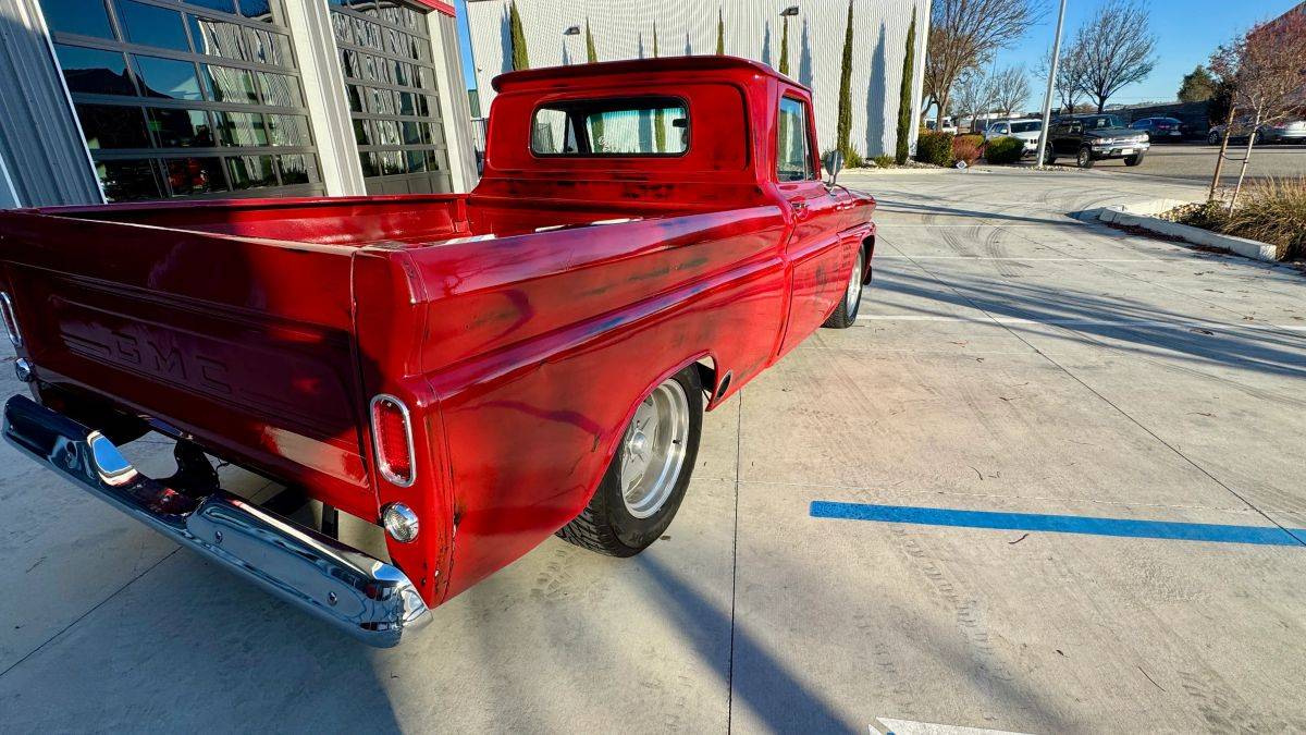 Gmc-pickup-resto-mod-1964-red-4