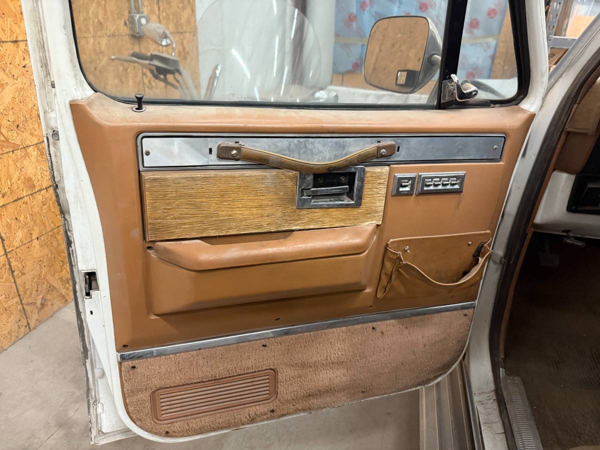 Gmc-r3500-1988-grey-14