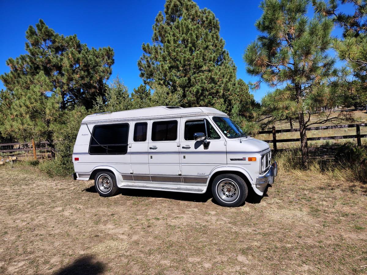 Gmc-rally-34-ton-nominal-1991-white-2