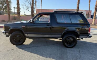 Gmc-s15-utility-12-ton-nominal-jimmy-1990-black-30