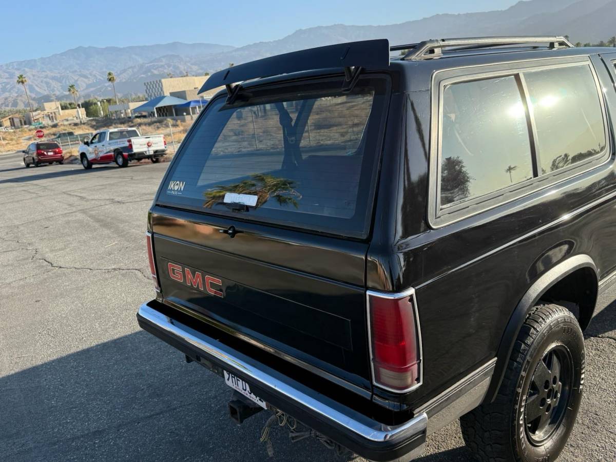 Gmc-s15-utility-12-ton-nominal-jimmy-1990-black-33