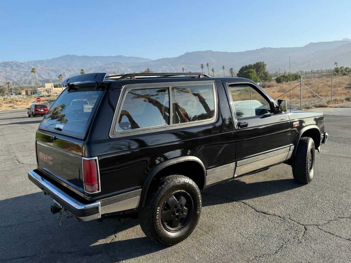 Gmc-s15-utility-12-ton-nominal-jimmy-1990-black-34