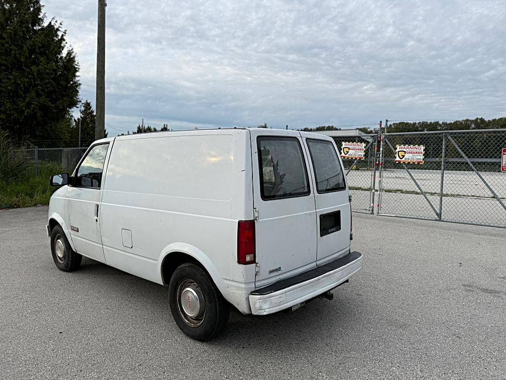 Gmc-safari-1988-white-7