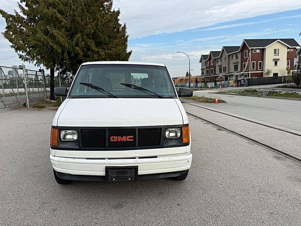 Gmc-safari-1988-white-8