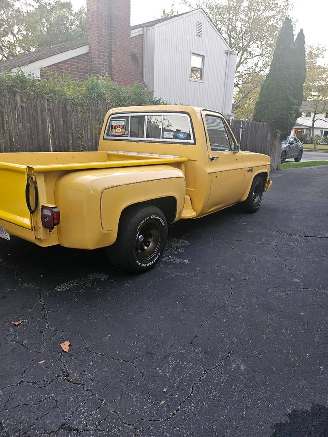 Gmc-sierra-1500-1981-yellow-1