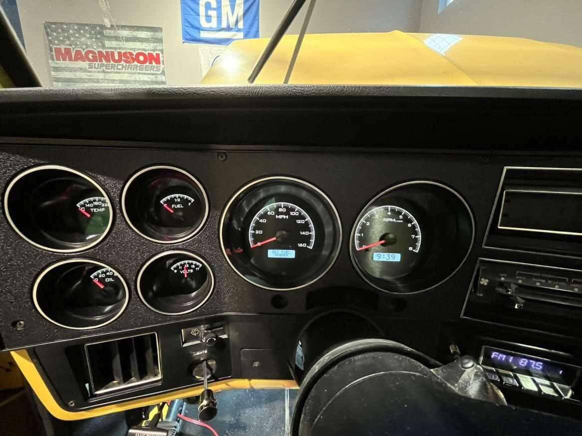 Gmc-sierra-1500-1981-yellow-10
