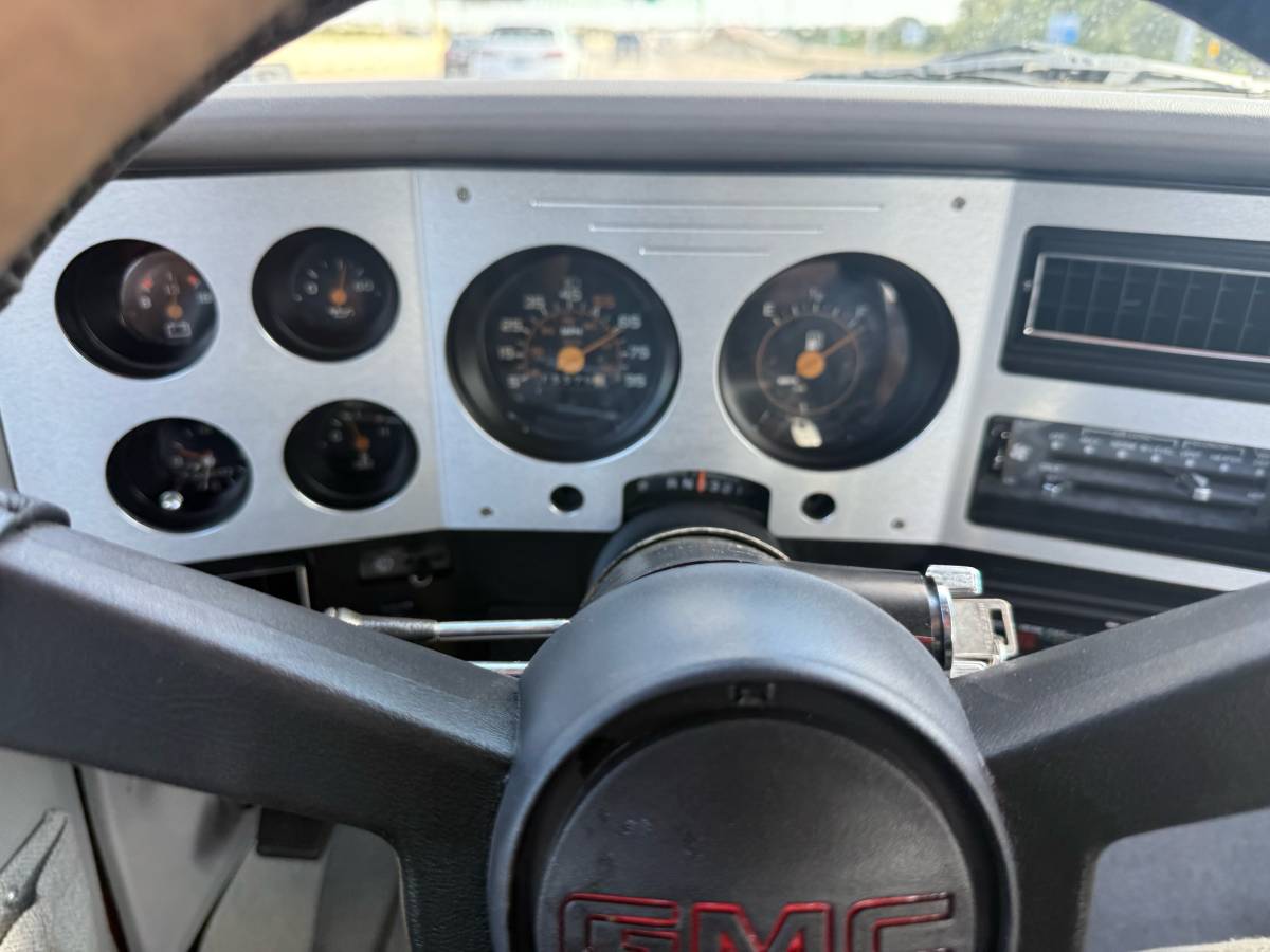 Gmc-sierra-1500-1982-red-15