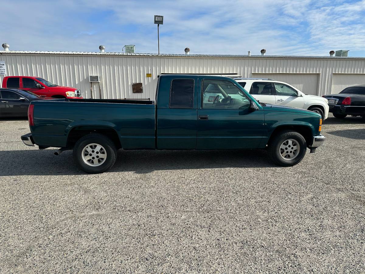 Gmc-sierra-1995-green-16