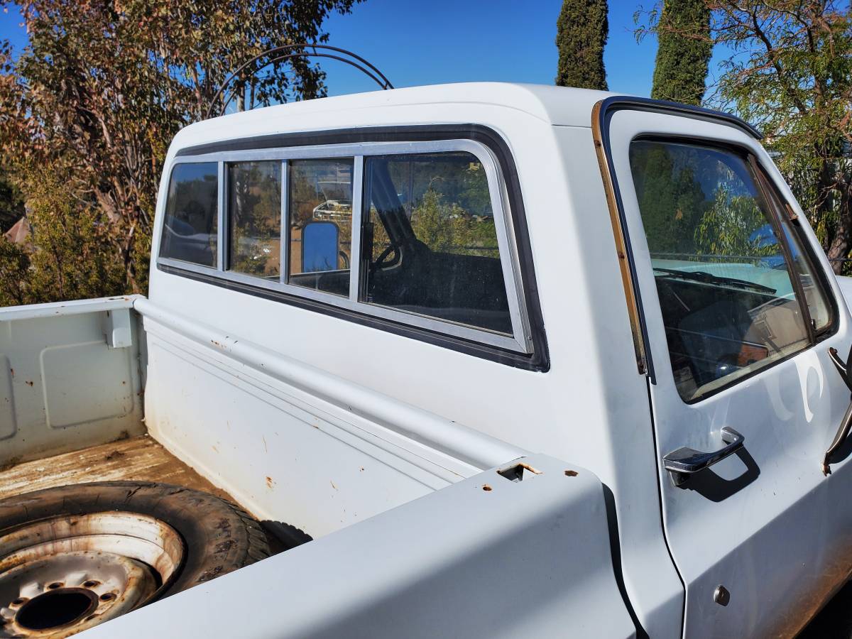 Gmc-sierra-25-1977-white-2