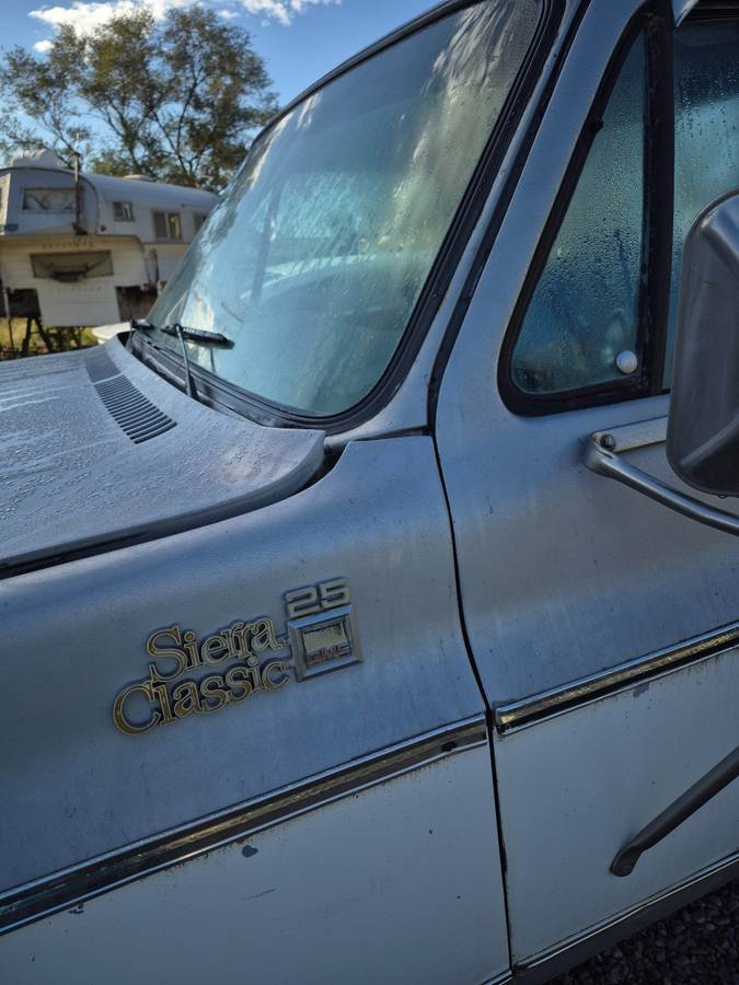 Gmc-sierra-2500-1976-silver-1