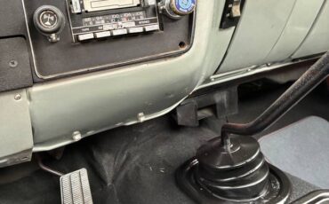 Gmc-sierra-2500-1979-silver-2