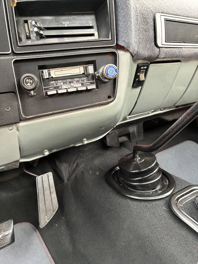 Gmc-sierra-2500-1979-silver-2
