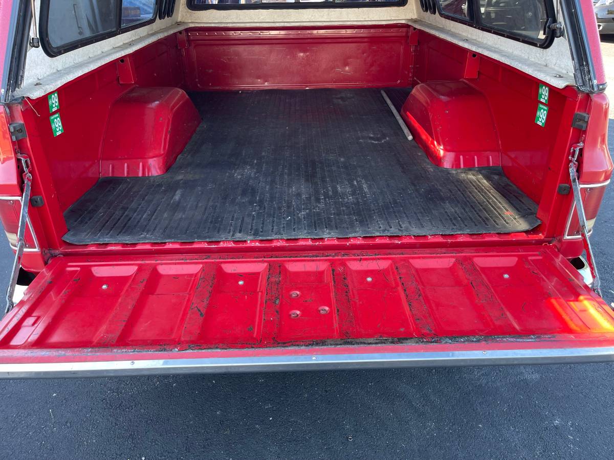 Gmc-sierra-classic-1988-red-19