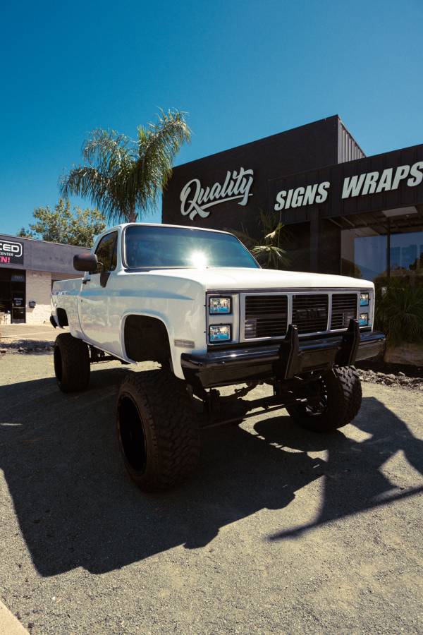 Gmc-sierra-classic1500-crew-cab-1985-white-9