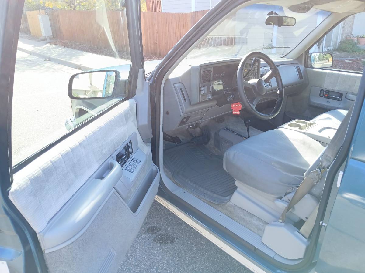 Gmc-suburban-1500-1994-blue-12