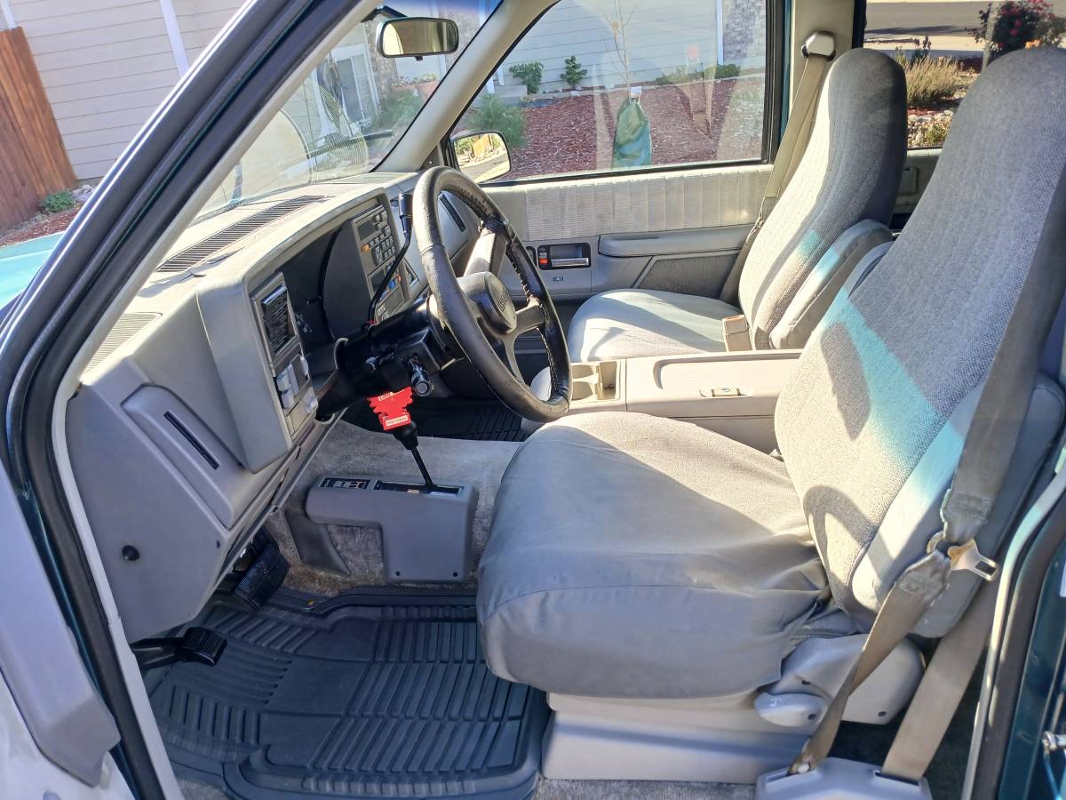 Gmc-suburban-1500-1994-blue-13