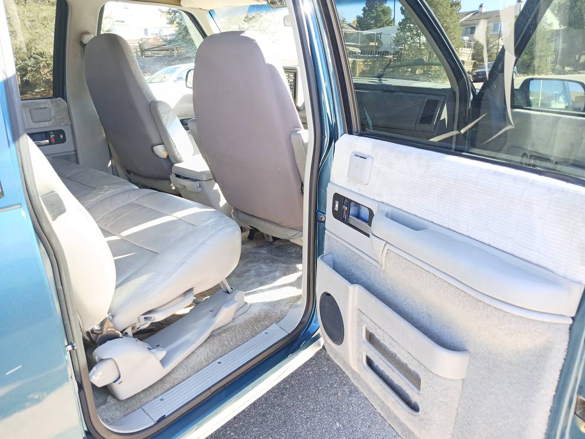 Gmc-suburban-1500-1994-blue-16