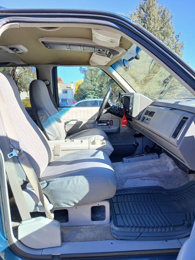 Gmc-suburban-1500-1994-blue-17