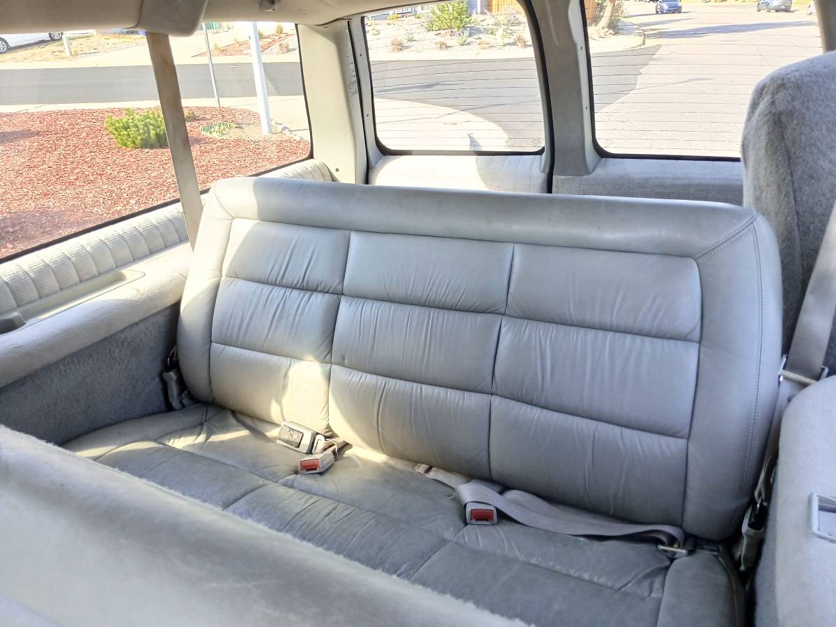 Gmc-suburban-1500-1994-blue-18