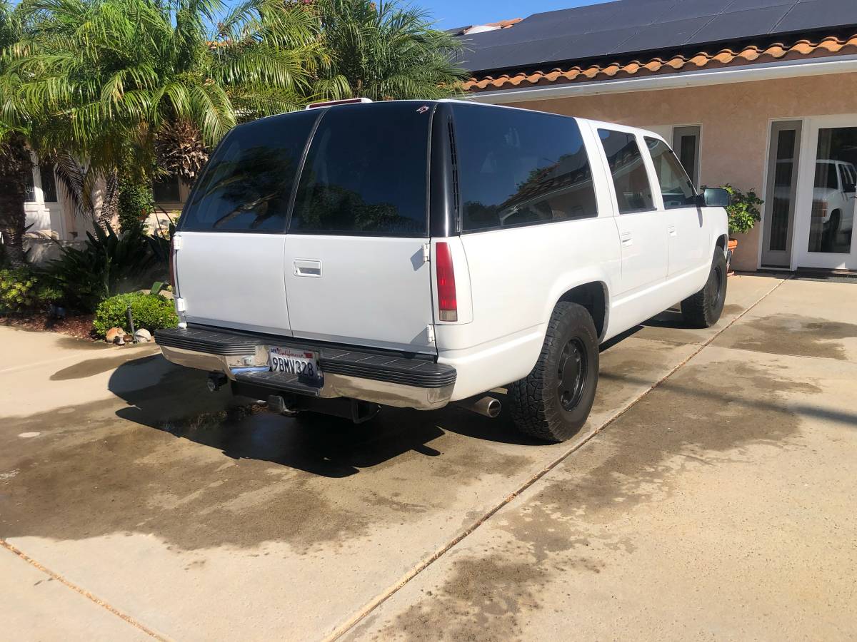 Gmc-suburban-1500-1994-white-1