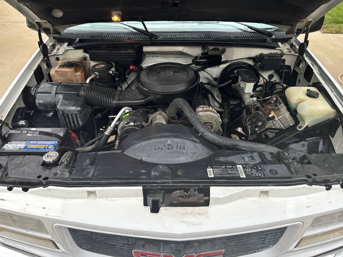 Gmc-suburban-1500-1994-white-11